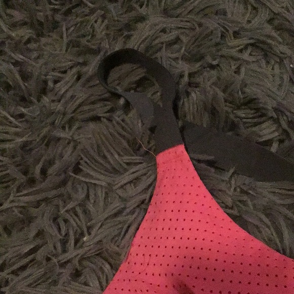 Thick grey straps a bright pink sports bra - Picture 2 of 2